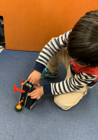 ヒューマンアカデミーロボット教室無料体験ロボットを動かす